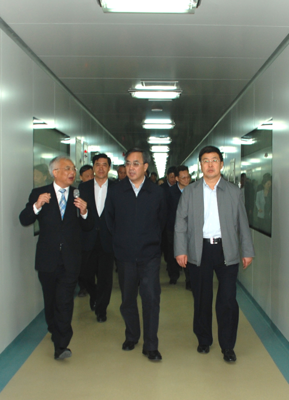 2012年8月，時(shí)任內(nèi)蒙古自治區(qū)黨委書(shū)胡春華視察赤峰源生公司