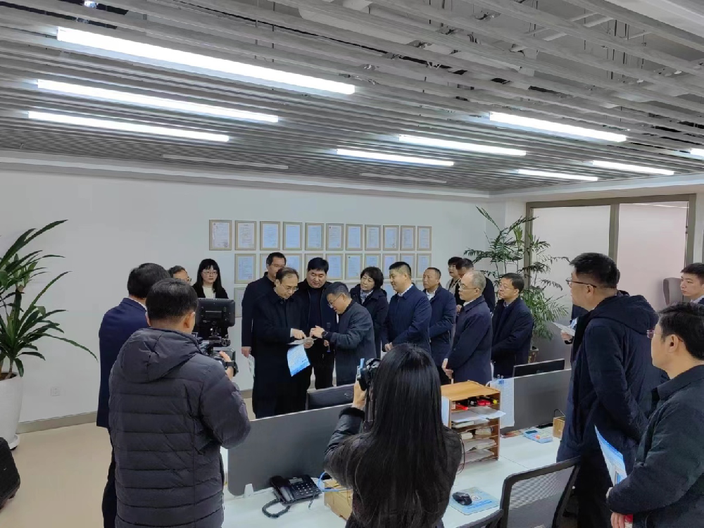 市委書(shū)記萬(wàn)超岐到我公司進(jìn)行調(diào)研。